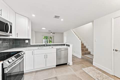2627 NE 15th Street, Pompano Beach FL - photo 9 of 39