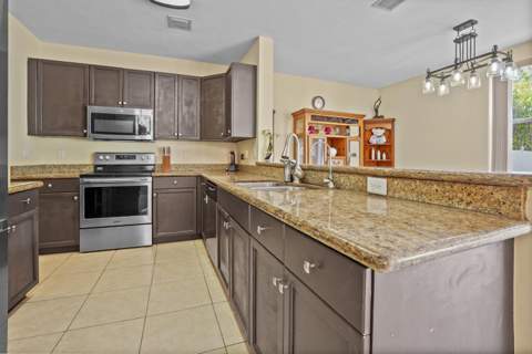 9670 Wolcott Place, Wellington FL - photo 12 of 51
