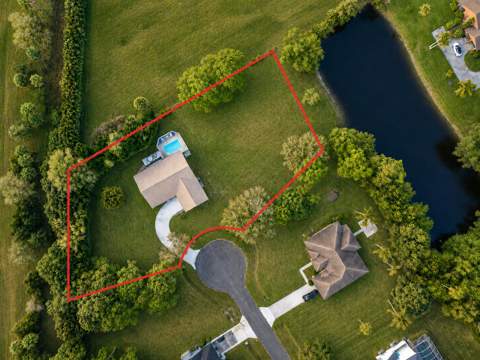 8690 Shadylake Lane, Fort Pierce FL - photo 7 of 37