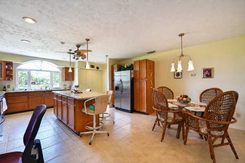 8690 Shadylake Lane, Fort Pierce FL - photo 9 of 37