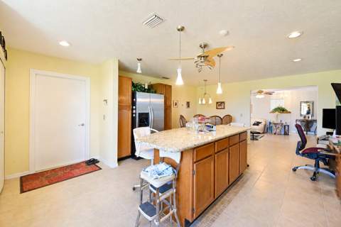 8690 Shadylake Lane, Fort Pierce FL - photo 10 of 37