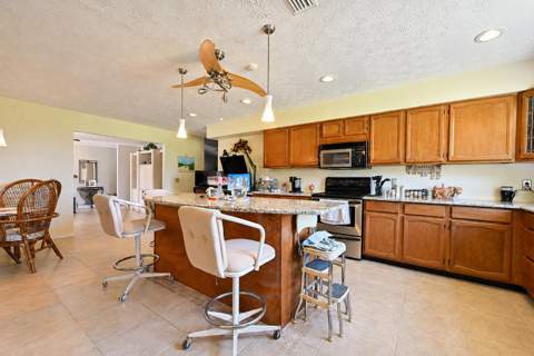 8690 Shadylake Lane, Fort Pierce FL - photo 12 of 37
