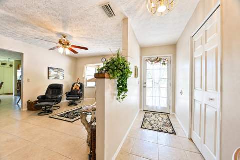8690 Shadylake Lane, Fort Pierce FL - photo 14 of 37