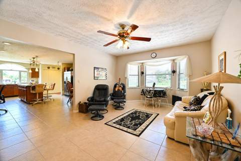 8690 Shadylake Lane, Fort Pierce FL - photo 15 of 37