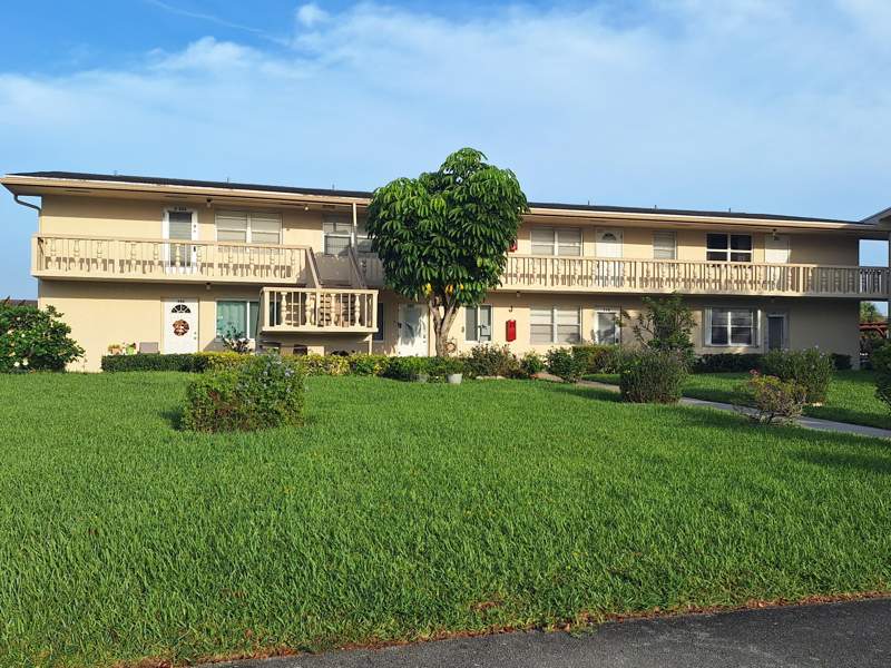 2 bedroom Condominium at 252 Bedford J, Century Village /Bedford Condo, West Palm Beach — photo 2