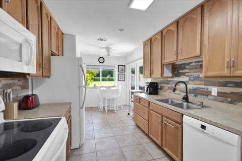 3303 SE Sandpiper Circle, Port St. Lucie FL - photo 18 of 61