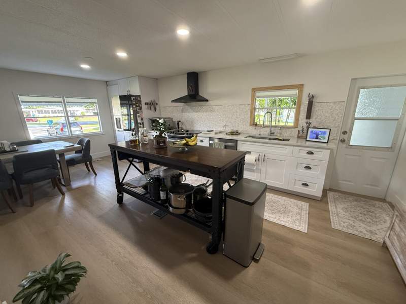 2 bedroom Mobile Home at 4393 Kings Row, Sea Meadows , Boynton Beach — photo 5