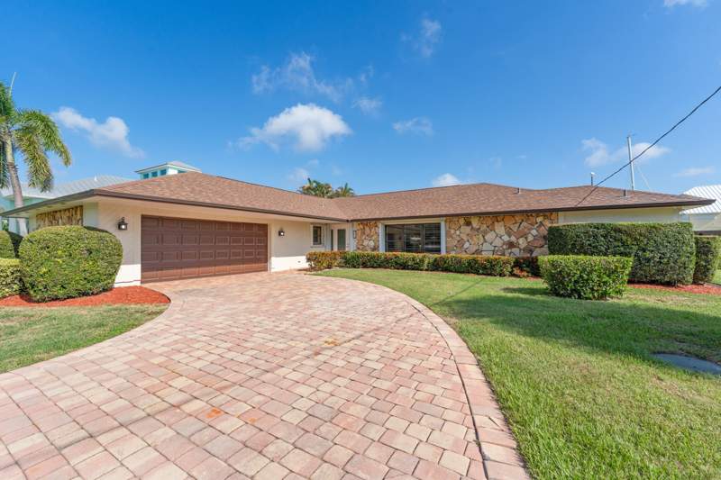 3 bedroom Single Family Residence at 272 Bermuda Beach Drive, Coral Cove Beach Section 1, Hutchinson Island — photo 3