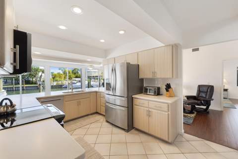 272 Bermuda Beach Drive, Hutchinson Island FL - photo 16 of 35