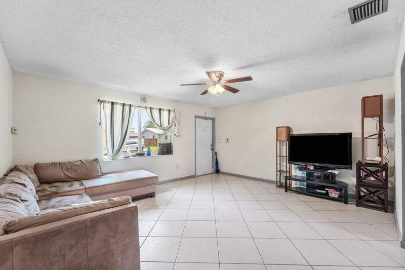 2 bedroom Single Family Residence at 2011 SW 99th Terrace, Everglades Sugar & Land Co, Miramar — photo 5
