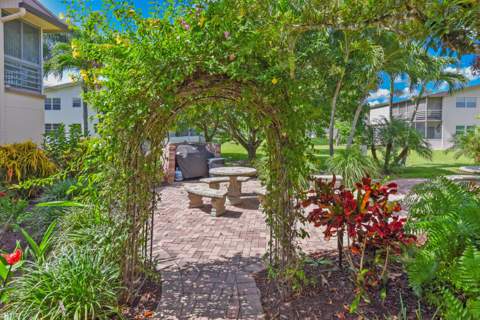 314 Chatham P, West Palm Beach FL - photo 20 of 30