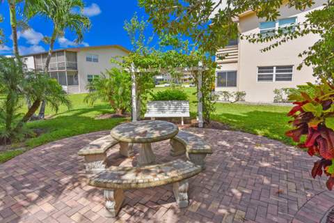314 Chatham P, West Palm Beach FL - photo 24 of 30