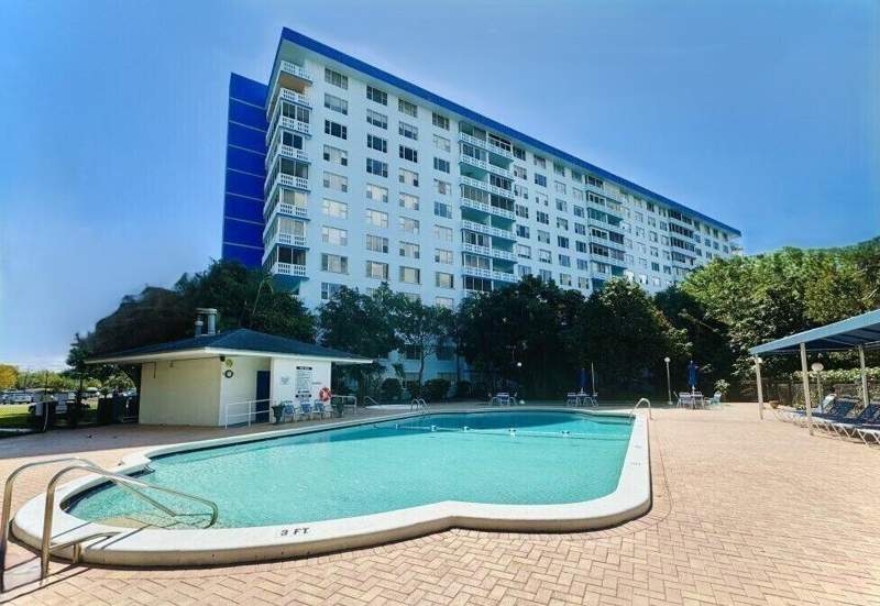 2 bedroom Condominium at 4001 Hillcrest Drive #705, Hillcrest East , Hollywood — photo 2
