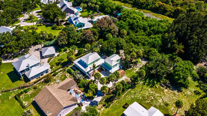 4 bedroom Single Family Residence at 13607 S Indian River Drive, Resubdivision Of 9/10-37-41, Jensen Beach — photo 4