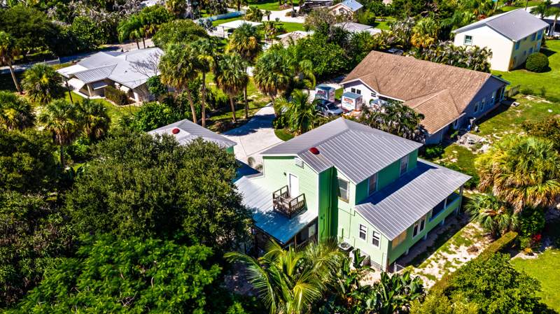 4 bedroom Single Family Residence at 13607 S Indian River Drive, Resubdivision Of 9/10-37-41, Jensen Beach — photo 3