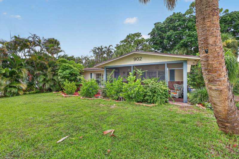 3 bedroom Single Family Residence at 902 SE Ocean Avenue, Broadway Section Of St Lucie Estates Subdivision, Stuart — photo 3