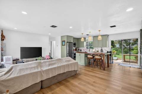 902 SE Ocean Avenue, Stuart FL - photo 7 of 48