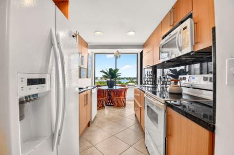 3589 S Ocean Boulevard #908, South Palm Beach FL - photo 10 of 46