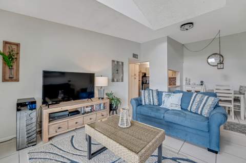1112 Green Pine Boulevard #G3, West Palm Beach FL - photo 7 of 33