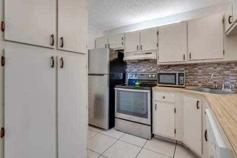 1112 Green Pine Boulevard #G3, West Palm Beach FL - photo 14 of 33