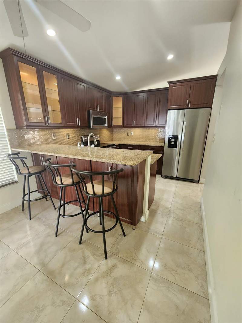 3 bedroom Single Family Residence at 13955 Langley Place, Replat Of Tr H Of, Davie — photo 3
