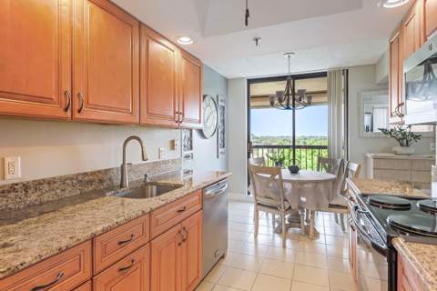 5279 S Fountains Drive #703, Lake Worth FL - photo 17 of 48