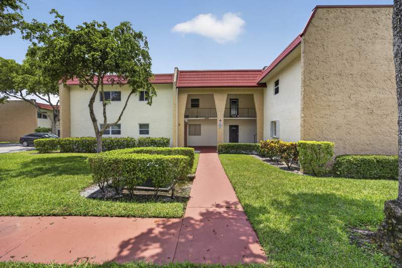 1 bedroom Condominium at 355 Lake Frances Drive, Golden Lakes Village Condo 1 Thru 13-A, West Palm Beach — photo 4