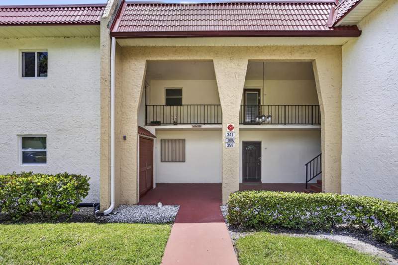 1 bedroom Condominium at 355 Lake Frances Drive, Golden Lakes Village Condo 1 Thru 13-A, West Palm Beach — photo 5