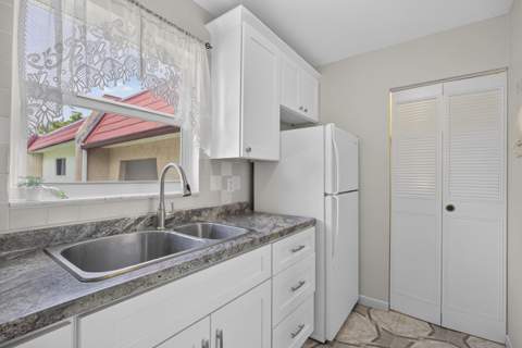 355 Lake Frances Drive, West Palm Beach FL - photo 19 of 44