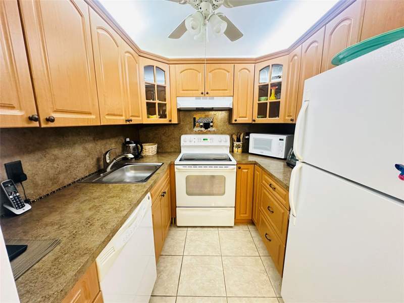 1 bedroom Condominium at 2007 Islewood D, Century Village East, Deerfield Beach — photo 5