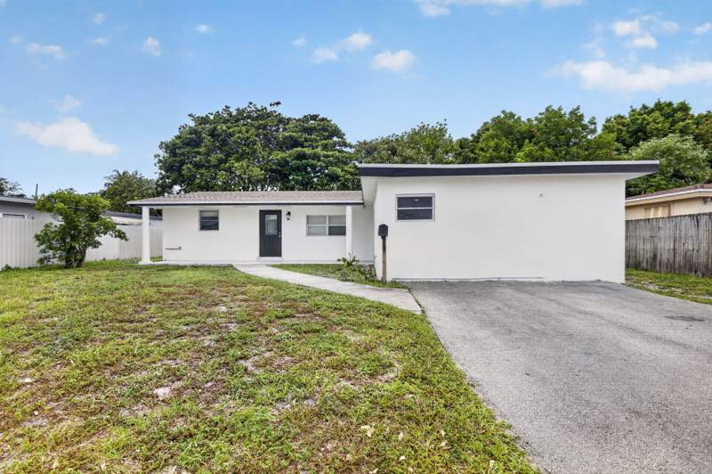 5 bedroom Single Family Residence at 1111 SW 31st Avenue, Melrose Park Section 3, Fort Lauderdale — photo 2