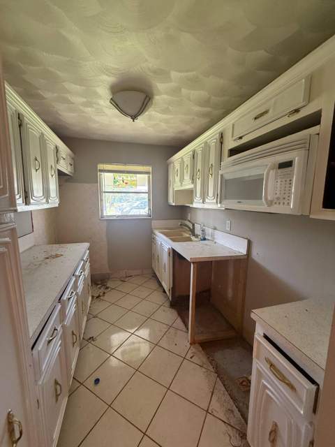 1052 North Drive #B, Delray Beach FL - photo 10 of 12