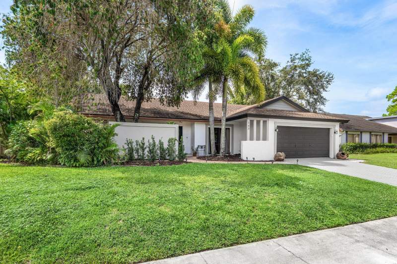 3 bedroom Single Family Residence at 143 Miramar Avenue, La Mancha 3, Royal Palm Beach — photo 2