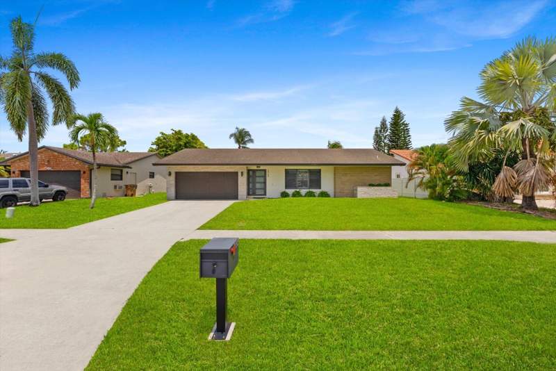 3 bedroom Single Family Residence at 2569 SW 14th Court, Crystal Heights 80-48 B, Deerfield Beach — photo 3