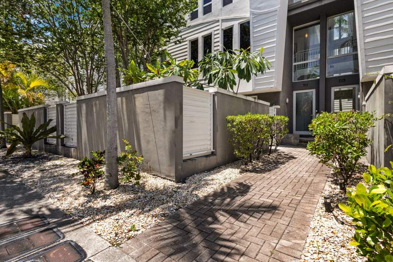 3 bedroom Townhouse at 711 SE 16th Court, Harbordale, Fort Lauderdale — photo 2