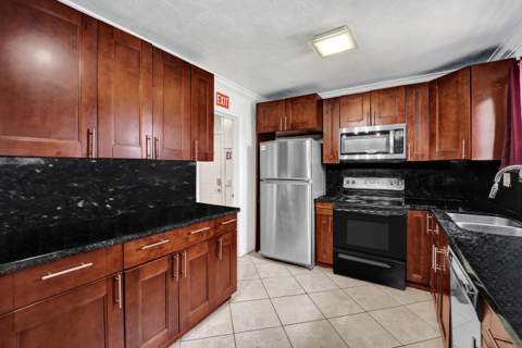 1302 S 23rd Avenue, Hollywood FL - photo 9 of 19