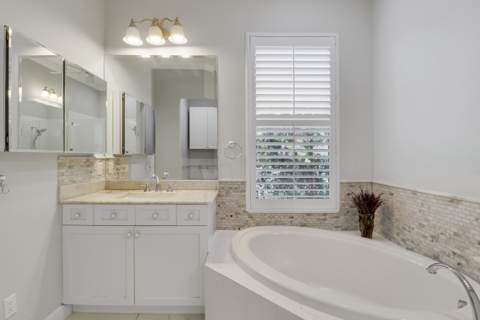 7664 Greenbrier Circle, Port St. Lucie FL - photo 22 of 57