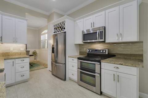 7664 Greenbrier Circle, Port St. Lucie FL - photo 14 of 57