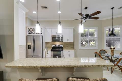 7664 Greenbrier Circle, Port St. Lucie FL - photo 12 of 57