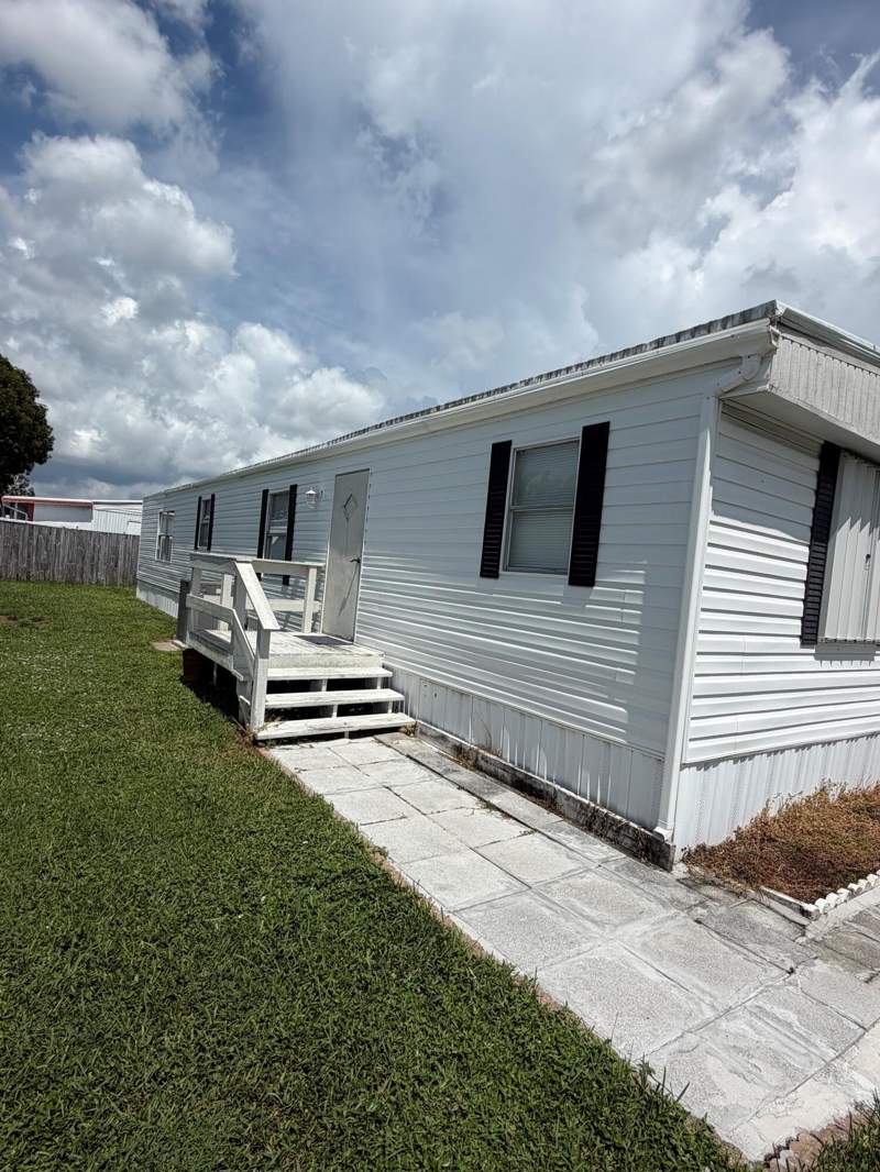 2 bedroom Manufactured Home at 5251 SW 22nd Avenue, Ravenswood Estates & Marinas, Dania Beach — photo 2