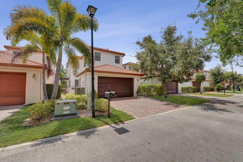 4 bedroom Single Family Residence at 3760 NW 84th Way, Monterra Plat, Cooper City — photo 2