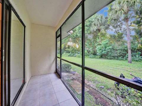 9845 Riverside Drive #8-28, Coral Springs FL - photo 15 of 26