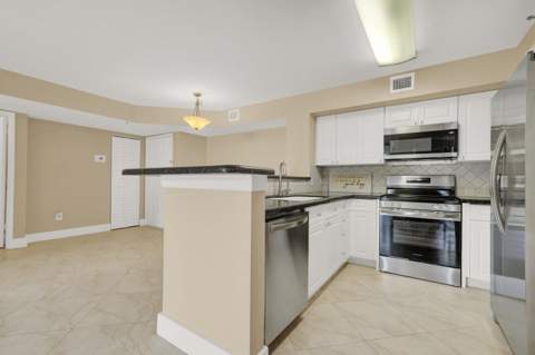 110 Yacht Club Way #105, Hypoluxo FL - photo 14 of 44