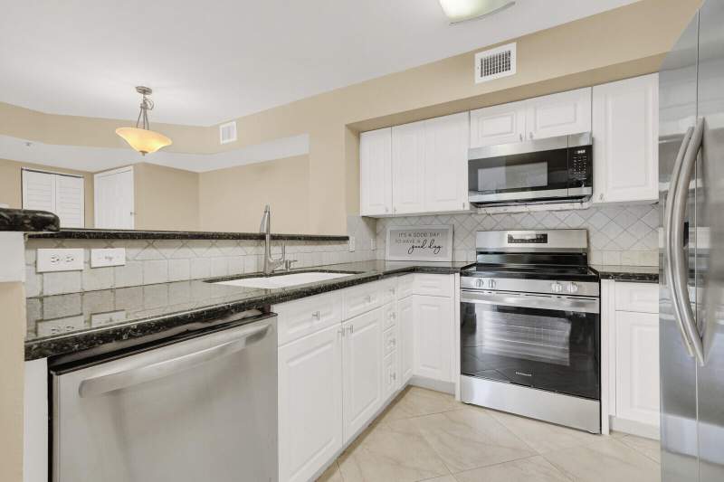 2 bedroom Condominium at 110 Yacht Club Way #105, Yacht Club On The Intracoastal Condo, Hypoluxo — photo 3