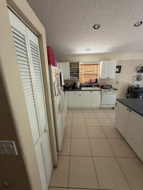 8164 Pelican Harbour Drive, Lake Worth FL - photo 15 of 38