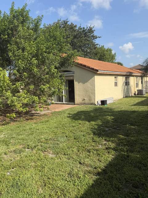 8164 Pelican Harbour Drive, Lake Worth FL - photo 12 of 38