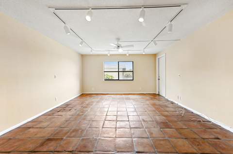 2820 Tennis Club Drive #401, West Palm Beach FL - photo 8 of 36