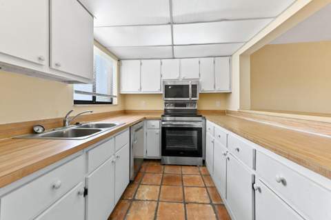 2820 Tennis Club Drive #401, West Palm Beach FL - photo 12 of 36