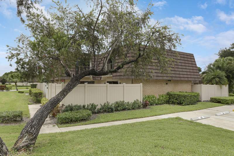 2 bedroom Townhouse at 7126 71st Way, Heritage Village, West Palm Beach — photo 2