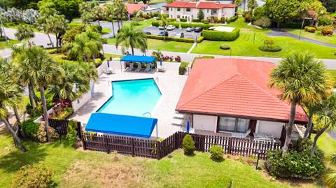 8210 Casa Del Lago #C, Boca Raton FL - photo 19 of 26